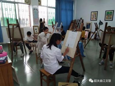 筆墨潤(rùn)曲江，藝術(shù)暖民心——記許院明先生“文藝家藝術(shù)教育下基層”曲江之行